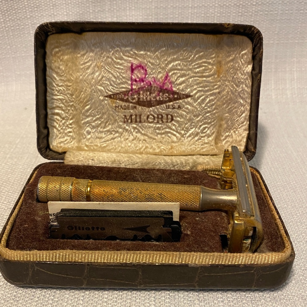 Vintage Gillette 1940s Gold Tons Milord Razor, Case, Refills Safety Razor